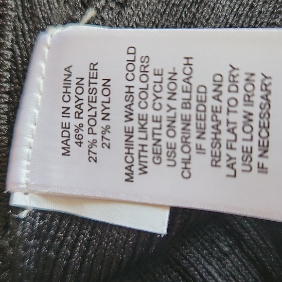 NWT! CeCe flare stretch tank - Picture 8 of 9